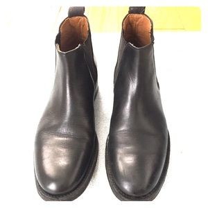 GRENSON ankle high boots.